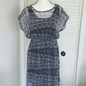 OLIVE AND OAK Black & Gray Print Maxi Dress